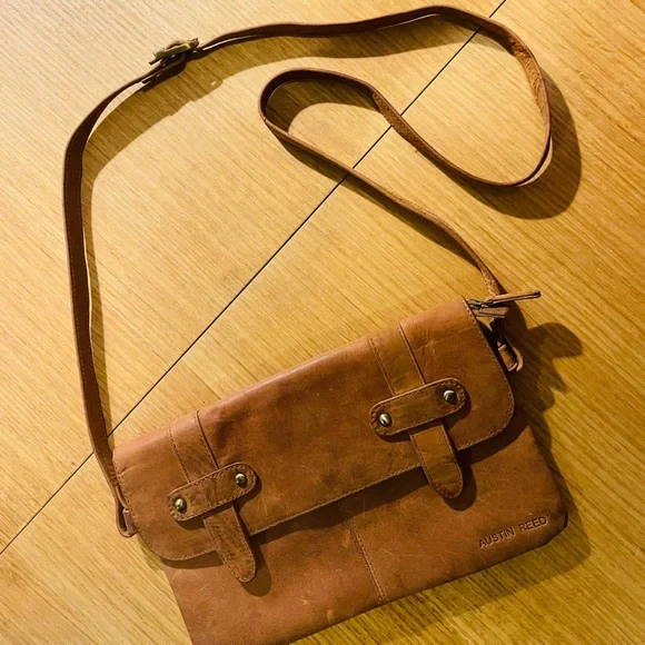 Austin Reed Crossbody - Picture 2 of 5